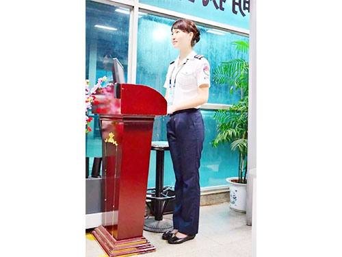 向青（就业与宝安国际机场贵宾安检）